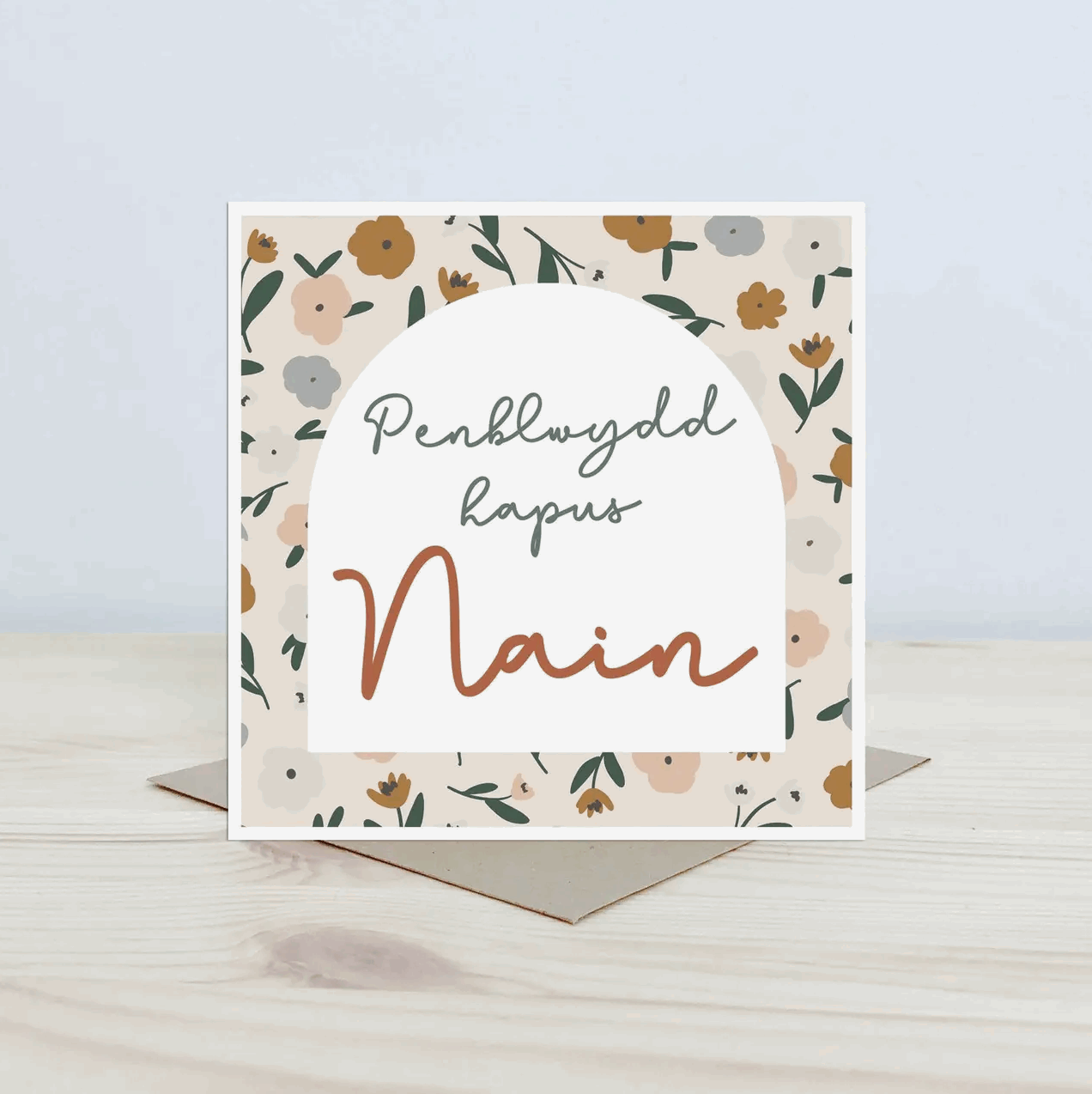 Penblwydd hapus nain card with neutral floral design