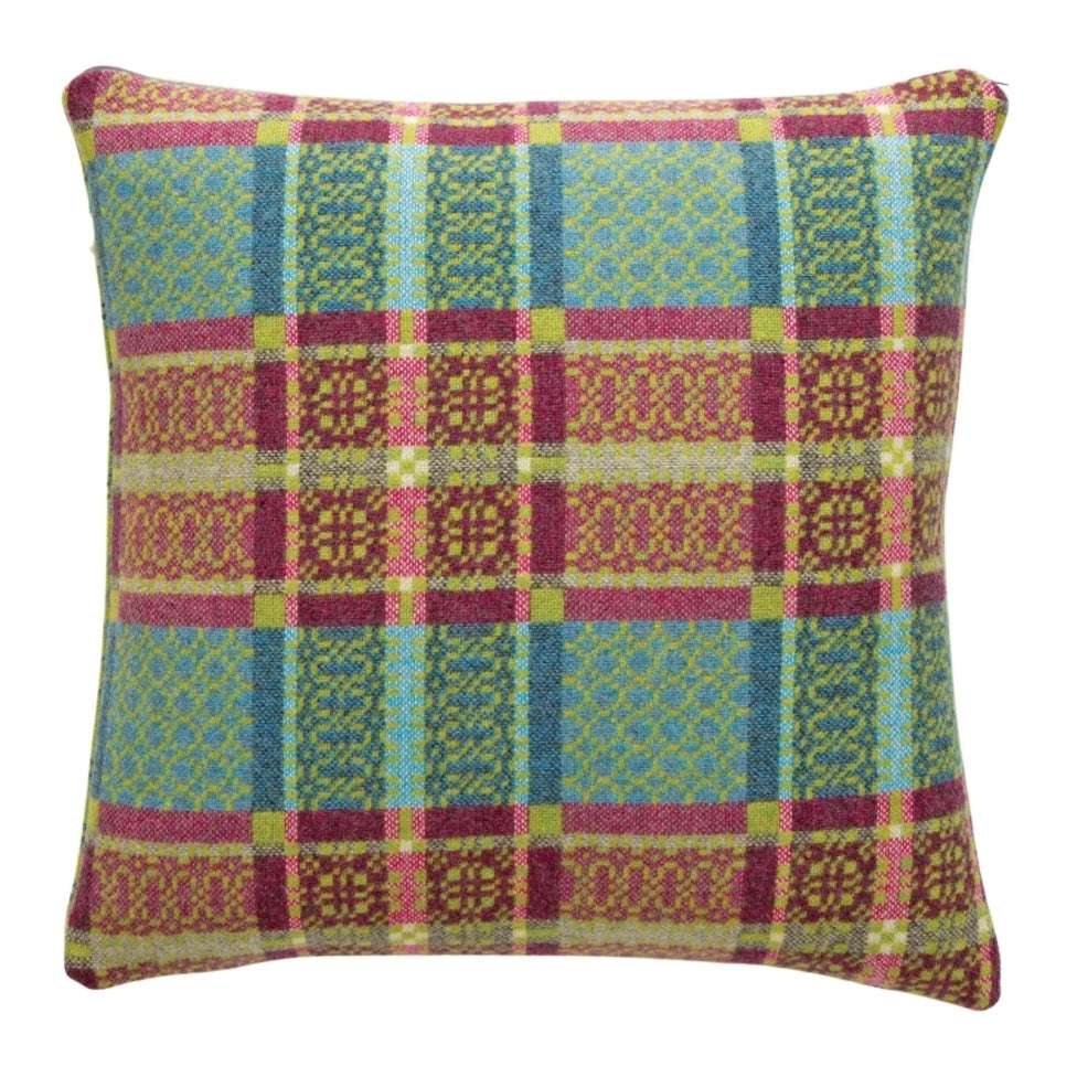 Reverse knot garden green cushion