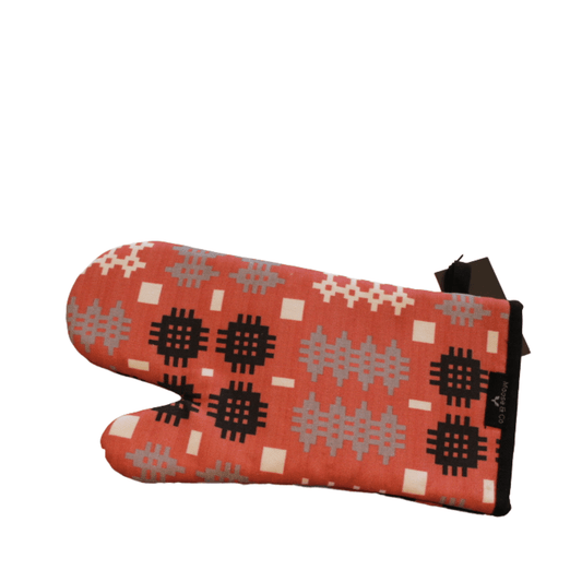 Welsh Tapestry Blanket Print Oven Mitt: Red - Gifts of Wales