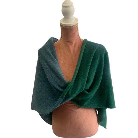 Blue and green twist top