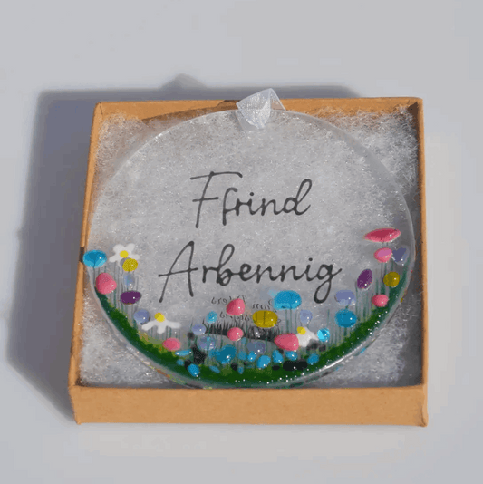 Ffrind arbennig hanging glass decoration