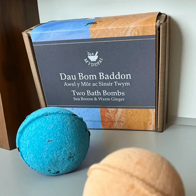 Gift box of two bath bombs - Gifts of Wales