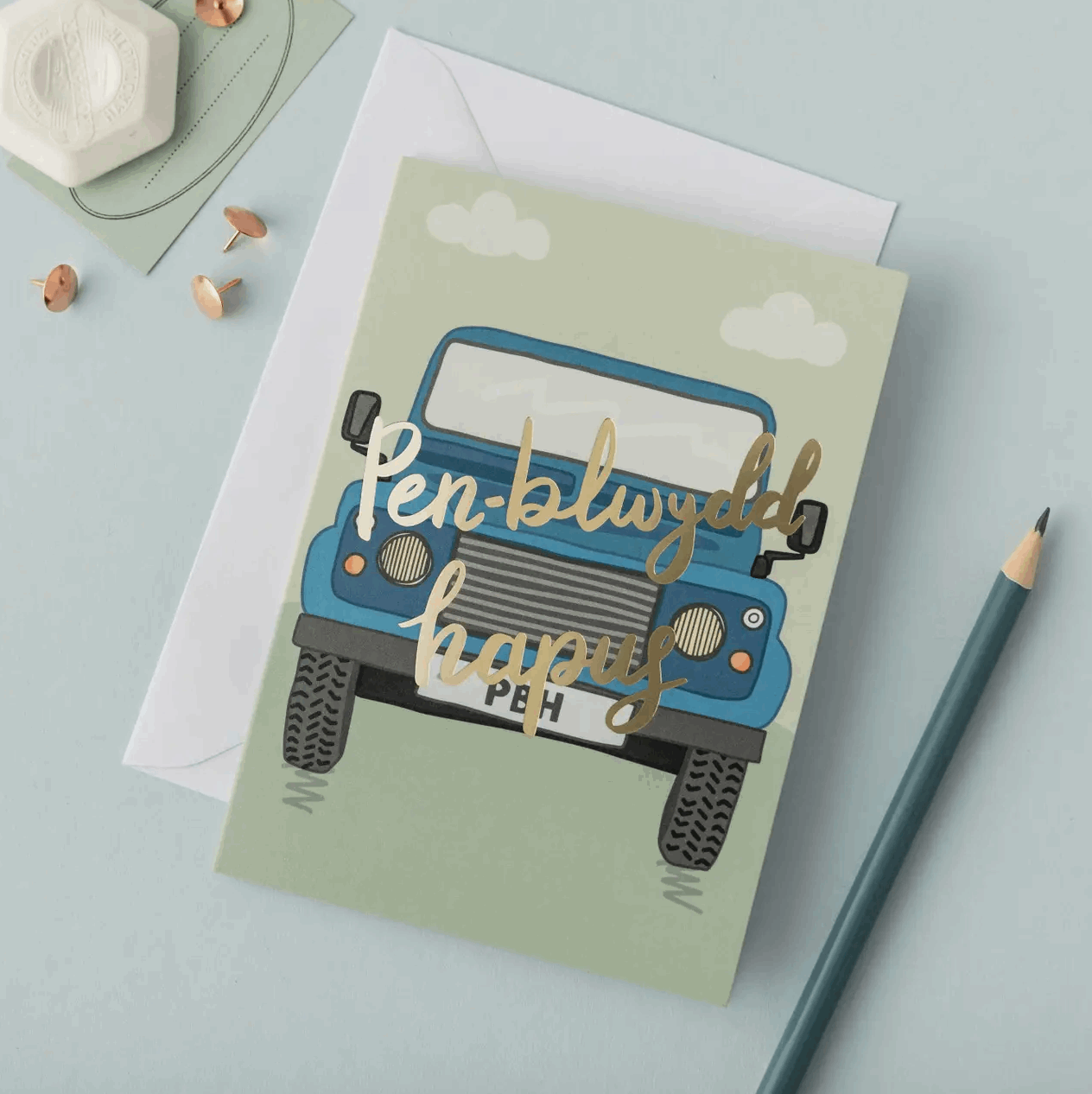 Penblwydd hapus card with blue landrover