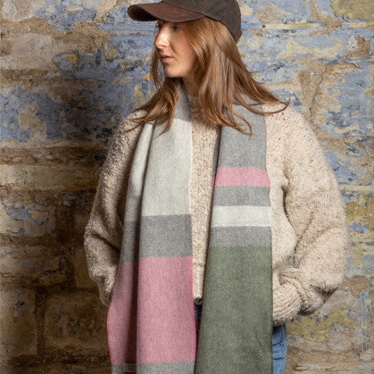 Roseate scarf