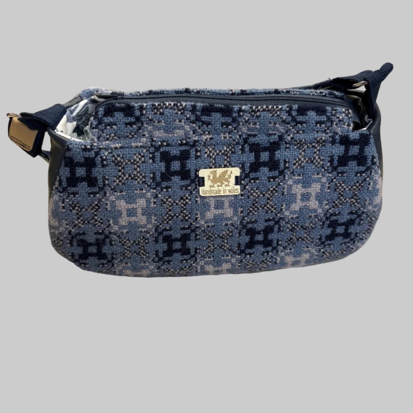 Welsh tapestry Leri bagette bag
