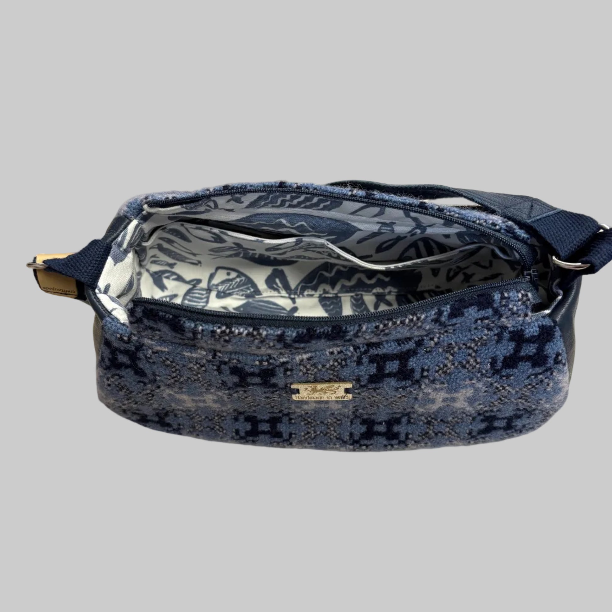 Welsh tapestry Leri bagette bag Interior