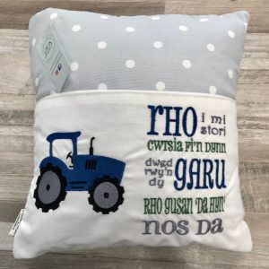 Tractor design reading cushion